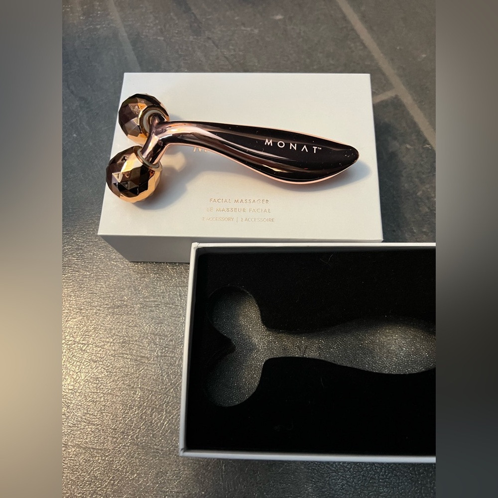 Monat Facial Massager